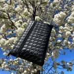 Tapis de priere ultra compact premium noir accroché a une branche