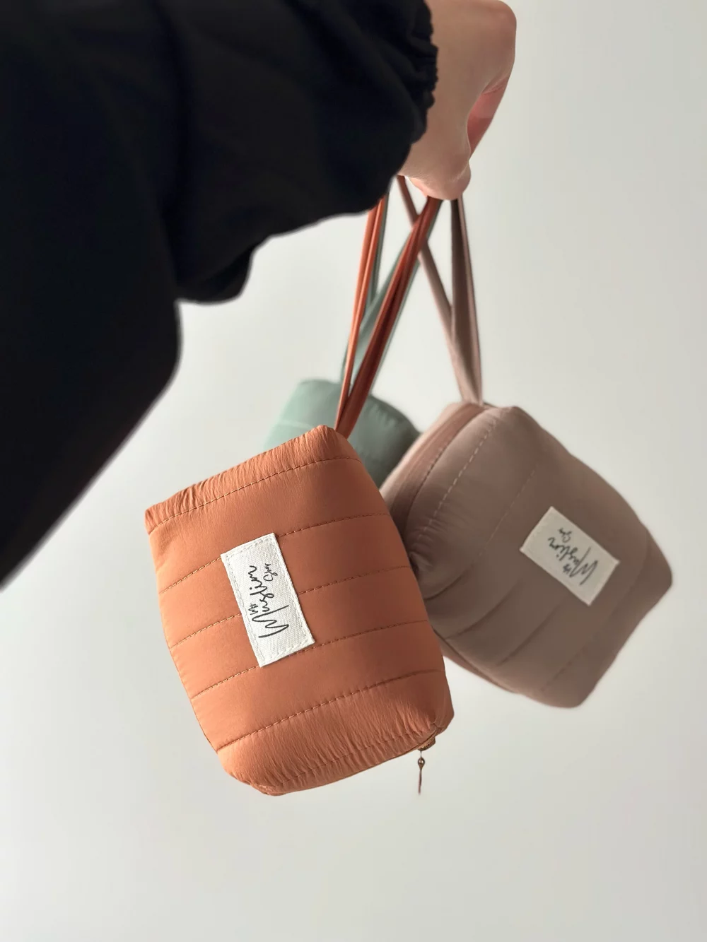 Ensemble de prière Bali détail couleur terracotta, rose et vert sauge