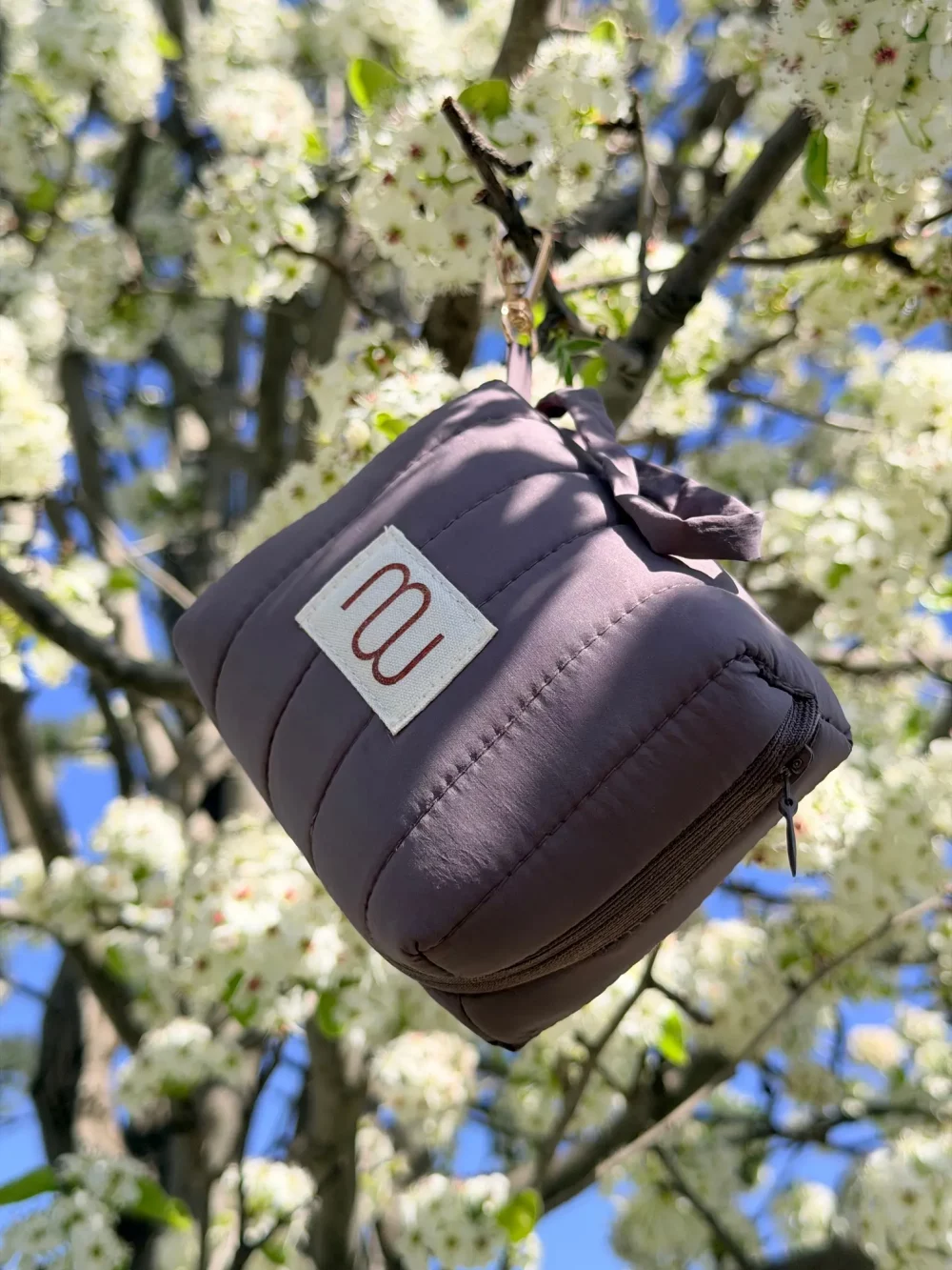 Ensemble Bali mauve accroche a un arbre