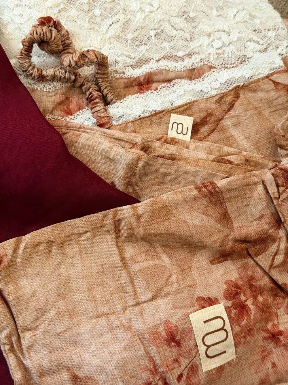 Flores bordeaux attribut